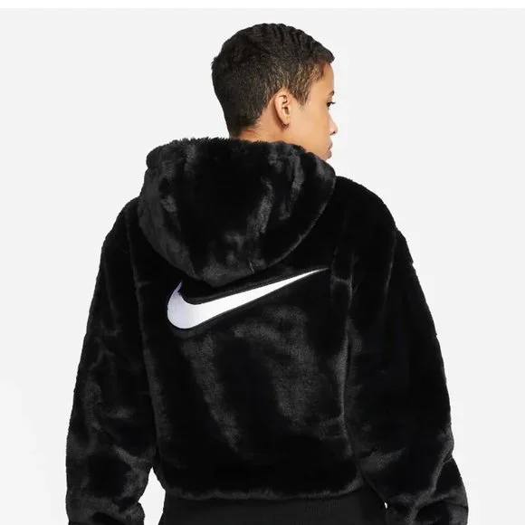 【NIKE】◆リバーシブル FAKE FUR BOMBER JACKET◆送料無料◆ Nike Sportswear Faux Fur Black Reversible Bomber Jacket | Zumiez